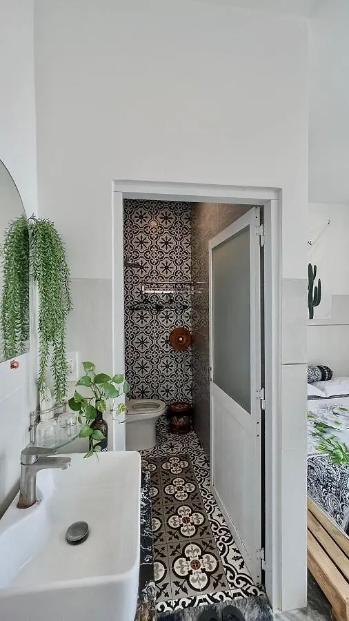 Nha Nghi Izumi Phuong Trang Bed & Breakfast Vung Tau Vietnam